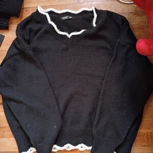 Black Scallop‑Trim Sweater L (SHEIN)